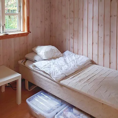 5 Person In Dronningmolle-by Traum
